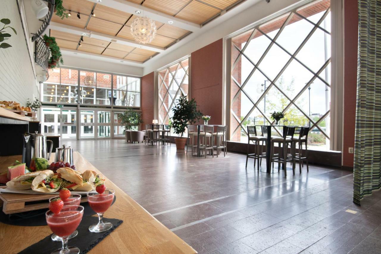 Quality Hotel Galaxen Borlange Bagian luar foto
